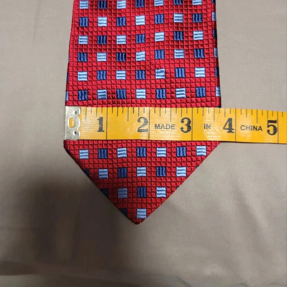 Burberry Red 100% silk Tie - Picture 6 of 6